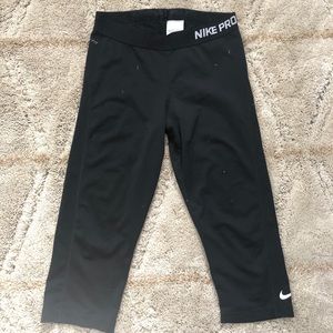 Nike Pro Cropped Workout Leggings